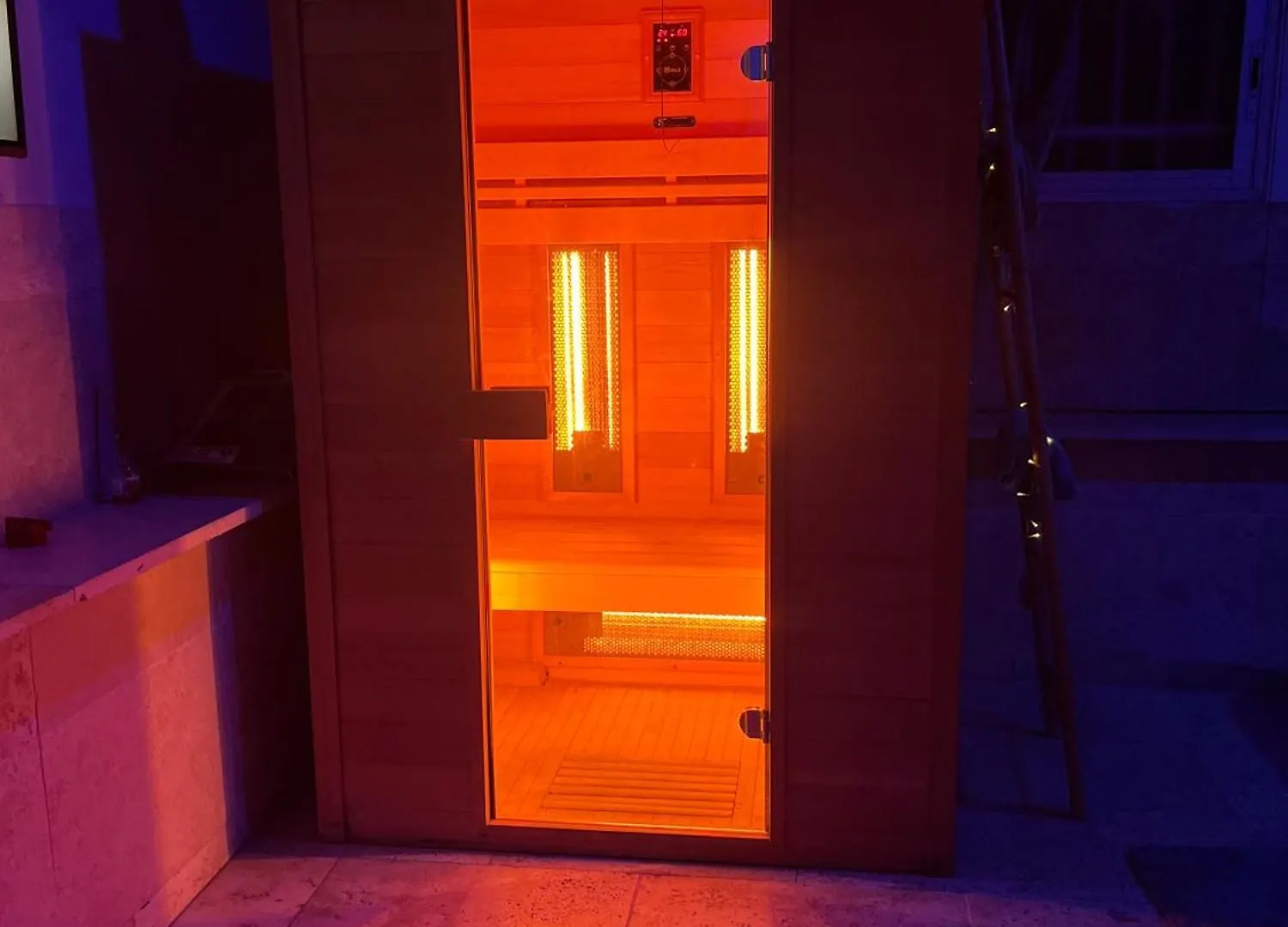 Jacuzzi Lounge Spa 84 Avignon 0*,  France